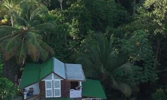 Parlatuvier Cabin | Wings Waterfall & Treehouse Cabin