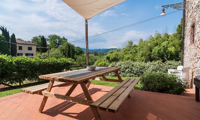 Vicopelago House | At Chica's House - Lucca with Private Parking and Outdoor Space