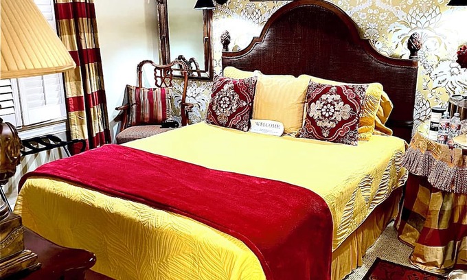 Drayton Condo | Beautiful totally remodeled 2 BR property near everything!