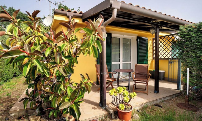 San Bartolomeo al Mare Villa | Villa 'Pairola' with Sea View, Private Garden and Air Conditioning