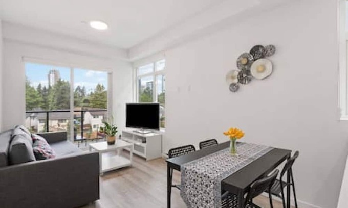 Surrey Apartment | Modern Central 1BR condo, Surrey