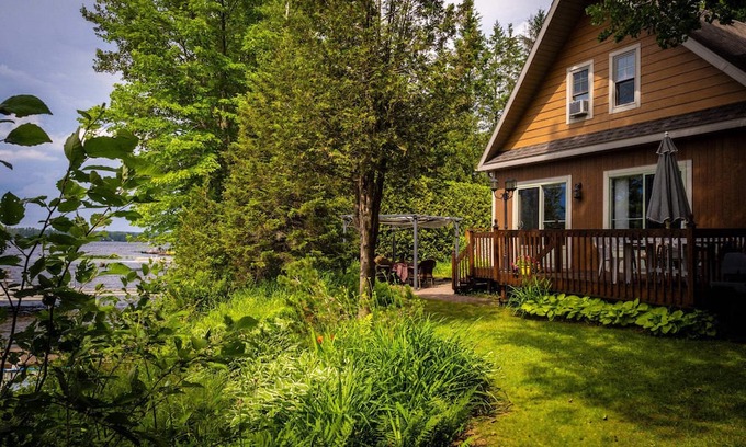 Eastman Ski Chalet | Le Sunset - Lakefront vintage charm