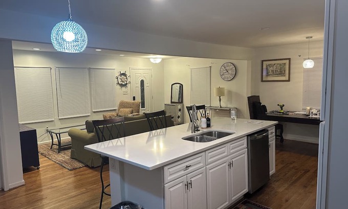 East Durham Bed & Breakfast | Charming 2-bedroom bed & breakfast in Durham with WiFi, AC