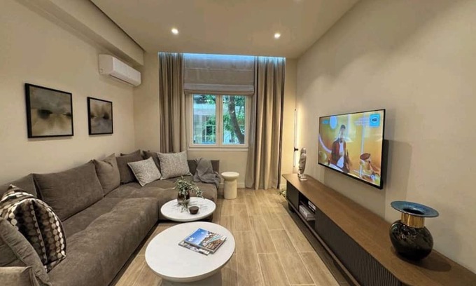 Kypseli Apartment | Elegant 2-bedroom apartment in amazing Athina with AC, WiFi
