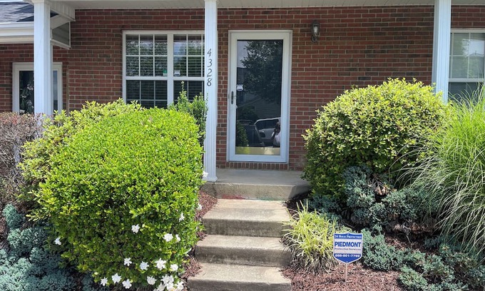 Greensboro House | Charming 2-bedroom townhome with AC, WiFi in lovely Greensboro