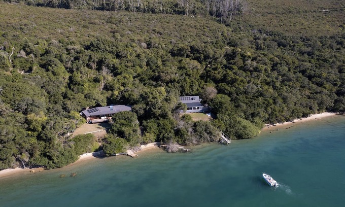 Brenton-on-Sea House | Lagoon-Front 8-Sleeper Off-Grid Escape Holiday Home + Boat Mooring