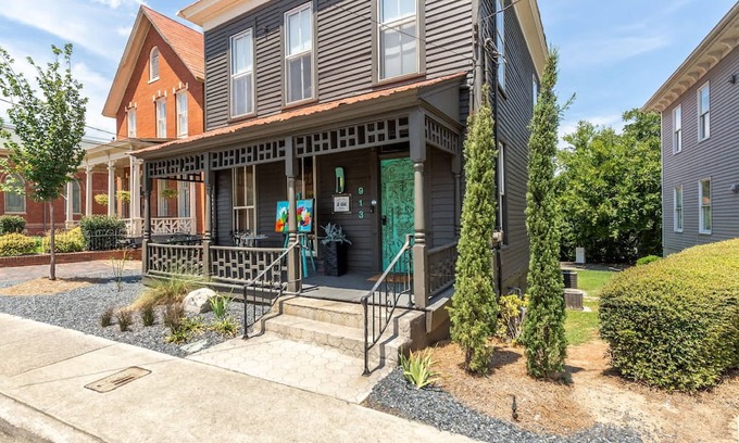 Macon Apartment | Loft Atelier: downtown luxury + easy parking