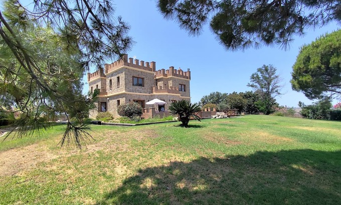 Lakopetra Villa | Chateau Retreat