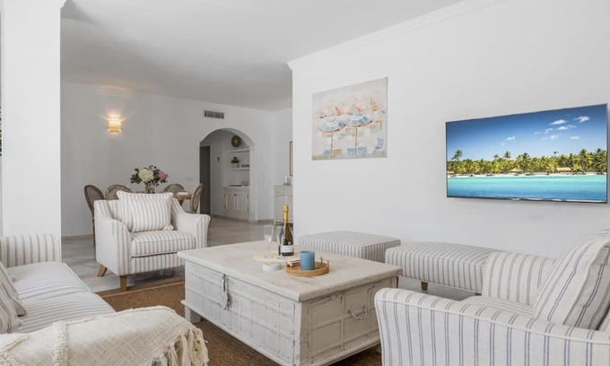 Puerto Banus Apartment | Apartment in Playas del Duque for 4 people | Casa Cadiz 208