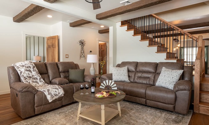 Jeffersonville House | The Roost: Modern Farmhouse Getaway