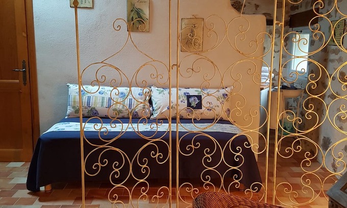 Compregnac Bed & Breakfast | LA TERRASSE DE PEYRE room "La Provençale