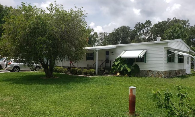 Chassahowitzka House | Chassahowitzka 2-bedroom double wide mobile home with WiFi, AC, Hot Tub, kayaks