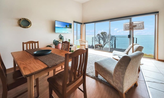 Portland Apartment | Soak up the seaside breeze and enjoy uninterrupted sea views!