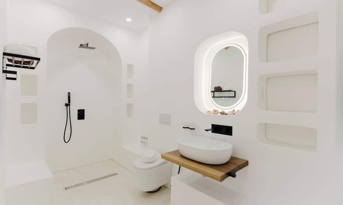 Catangnan Villa | Charming 1-bedroom King Bed Villa with AC, 500MB WiFi in Center of General Luna