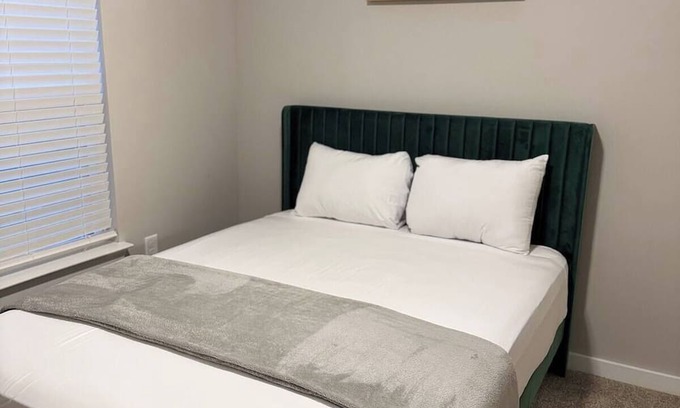 Church Street Apartment | Cozy Apartment Near the Airport