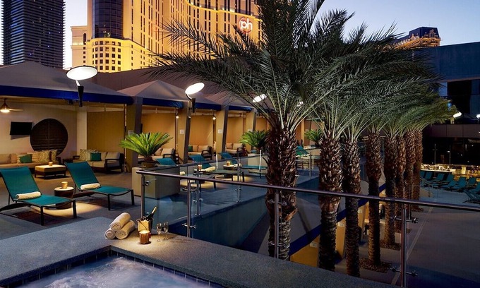 Las Vegas Strip Apartment | Luxury Hilton ~ On the Strip ~ ALL INCLUDED