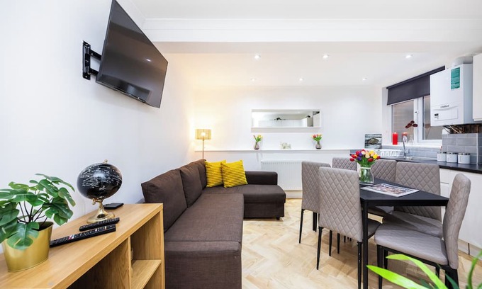 West Kensington Apartment | Welcome to Plotseeker’s 2 Bedroom Charming Family Apartment