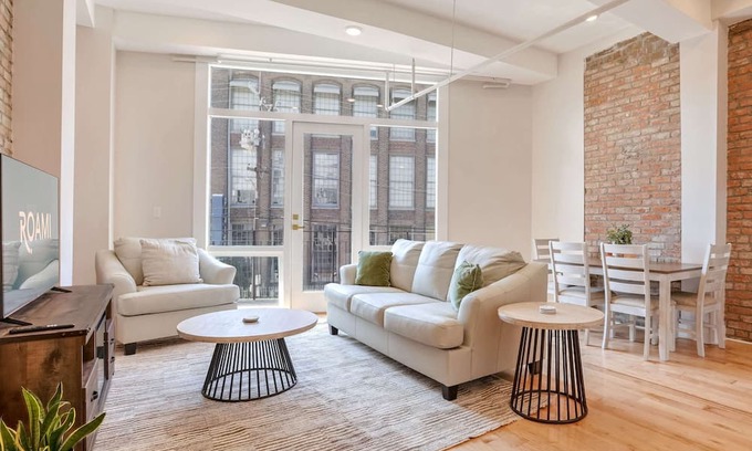 Arts/Warehouse District House | Roami at The Churchill | 2 Bedroom w/Balcony