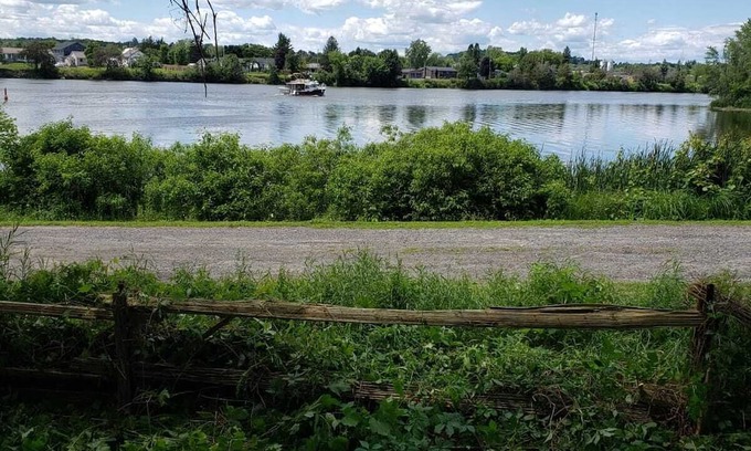 Quinte West House | 4 bedrooms, 2 bathrooms, kitchen, hot tub, huge yard, scenic view, waterway .