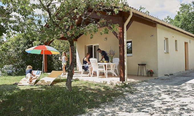 Mauroux House | Holiday home with a terrace Mauroux
