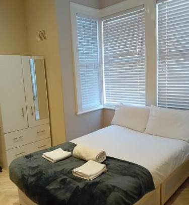 Wealdstone House | Harrow Guest House - Cecil HA3