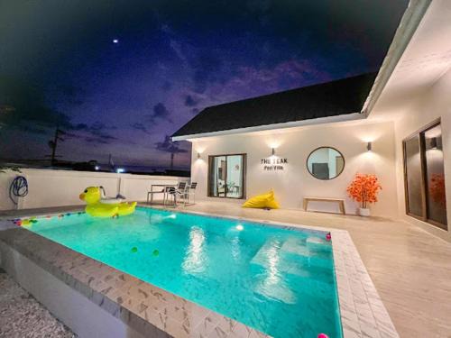 Sattahip Villa | The Teak Poolvilla