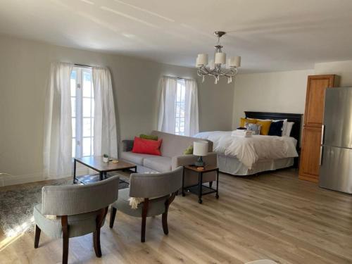 Cobourg Apartment | The Gables