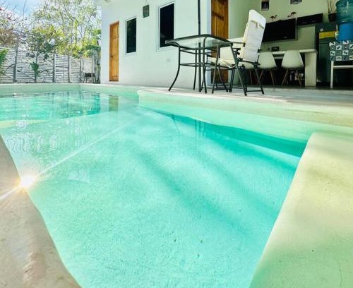 Monterrico Apartment | Ola Azul, apartamento de playa con cocina y piscina privada.